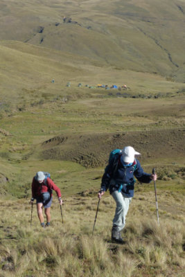 Trekking up to Mal Paso